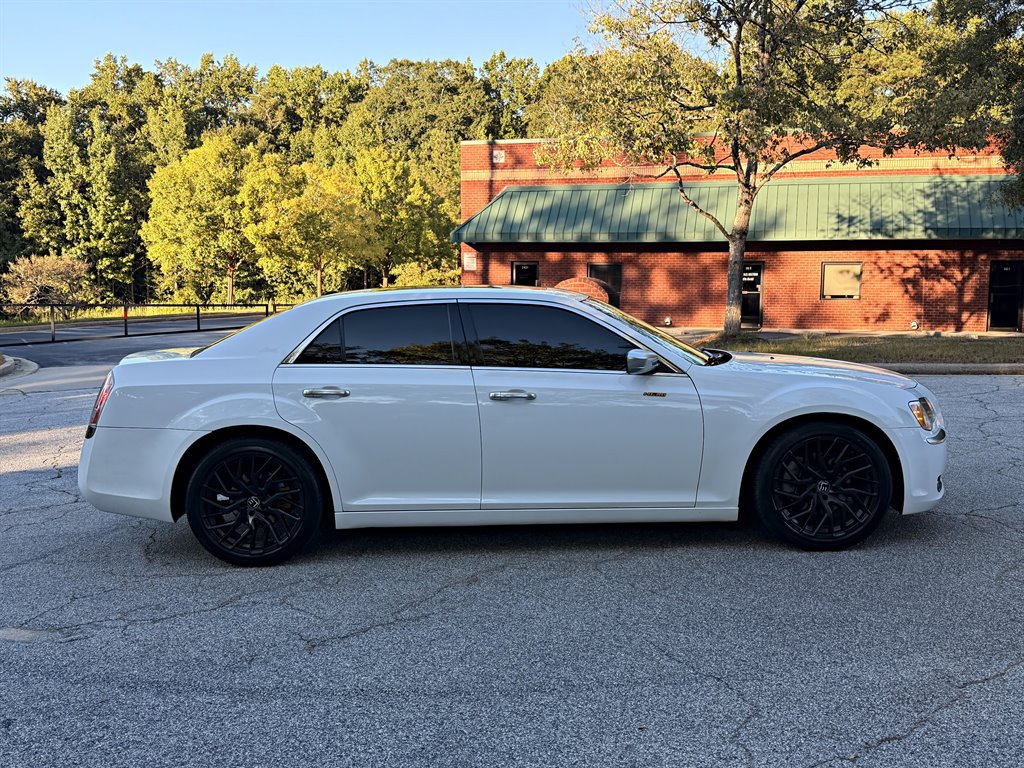 Used 2013 Chrysler 300 C Luxury Series RWD image 4