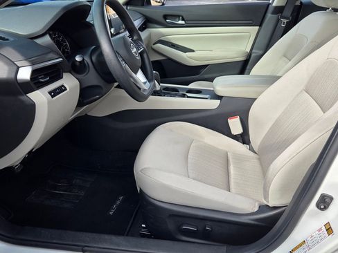 Used 2025 Nissan Altima 2.5 SV image 5