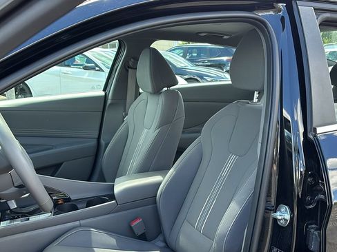 Used 2025 Hyundai Elantra SEL FWD image 10