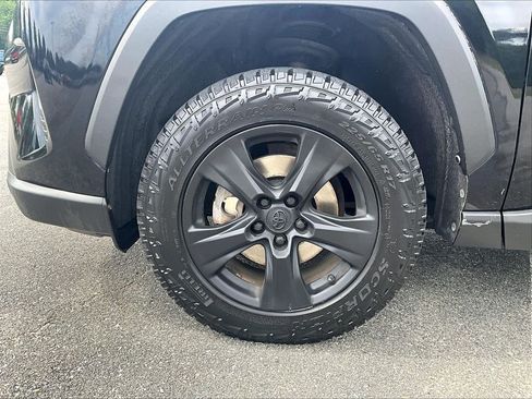 Used 2019 Toyota RAV4 XLE AWD/4WD image 5