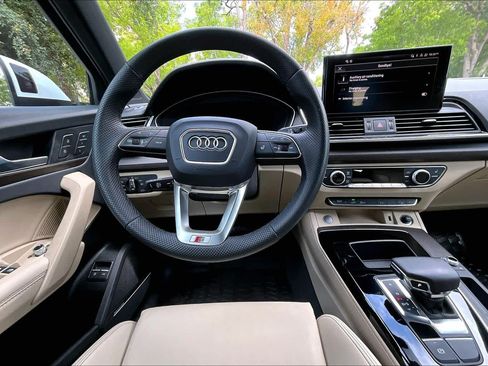 Used 2025 Audi Q5 e Premium Plus w/ Premium Plus Package AWD/4WD image 6