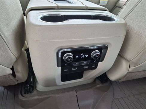 Used 2023 GMC Yukon XL Denali AWD/4WD image 18