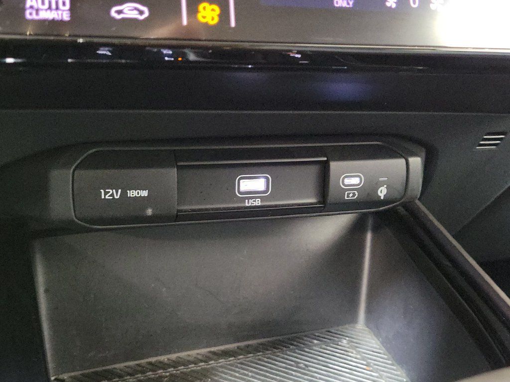 Used 2023 Kia Niro FWD image 22