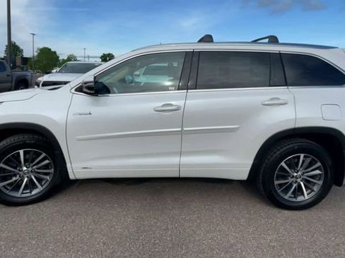 Certified 2018 Toyota Highlander XLE w/ Protection Package #3 AWD/4WD image 5