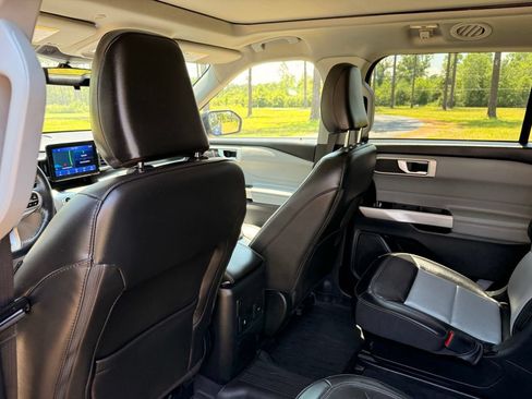 Used 2022 Ford Explorer XLT w/ Equipment Group 202A RWD image 25