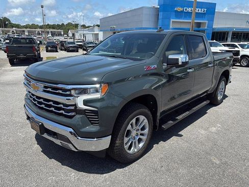 Used 2025 Chevrolet Silverado 1500 LTZ AWD/4WD image 2