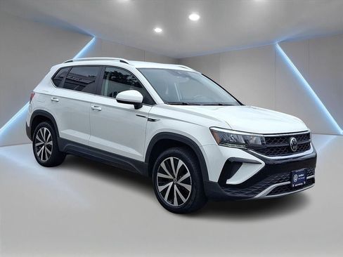 Certified 2022 Volkswagen Taos SE AWD/4WD image 3