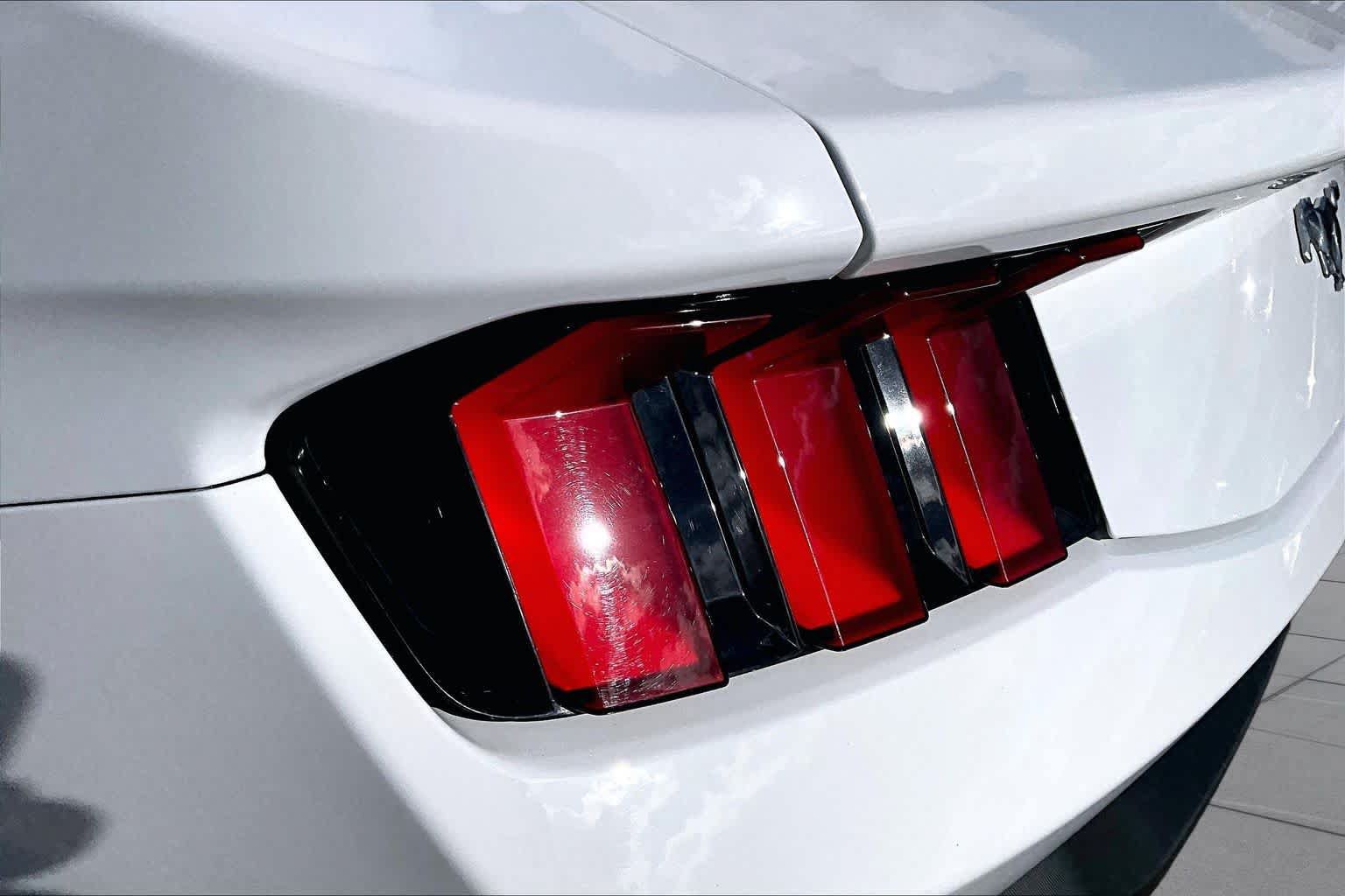 Used 2025 Ford Mustang Coupe RWD image 28