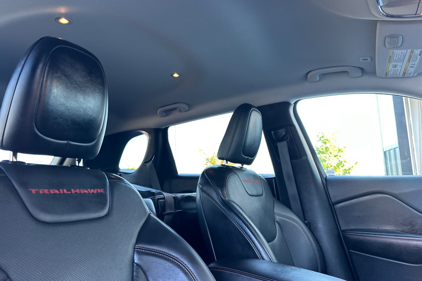 Used 2019 Jeep Cherokee Trailhawk AWD/4WD image 18