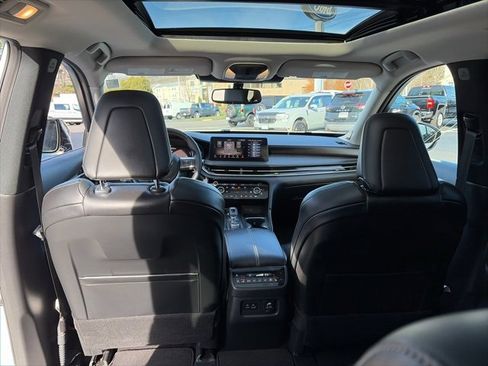 Used 2022 INFINITI QX60 Sensory w/ Cargo Package image 17