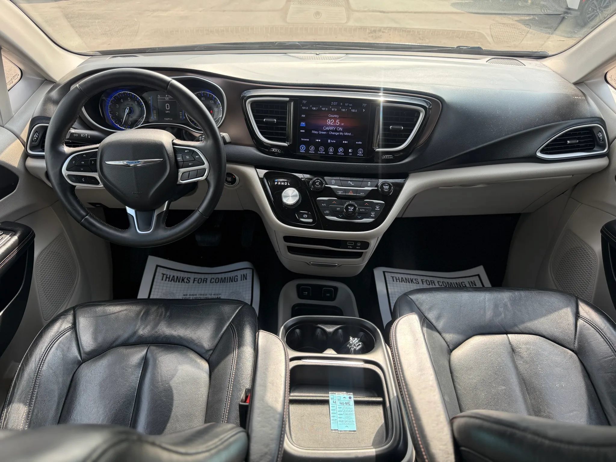Used 2017 Chrysler Pacifica Touring-L FWD image 2