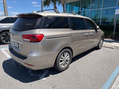 Used 2016 Kia Sedona LX w/ LX Convenience Package image 3
