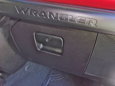 Used 2018 Jeep Wrangler Rubicon w/ LED Lighting Group image 27