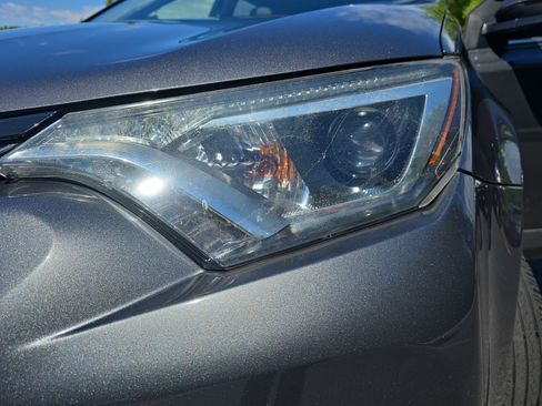 Used 2018 Toyota RAV4 XLE AWD/4WD image 32