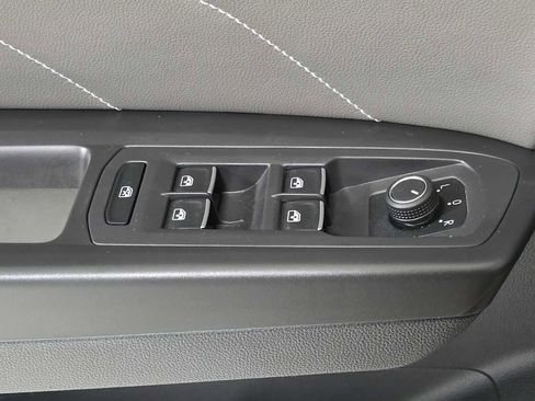 Used 2023 Volkswagen Atlas Cross Sport SE image 24