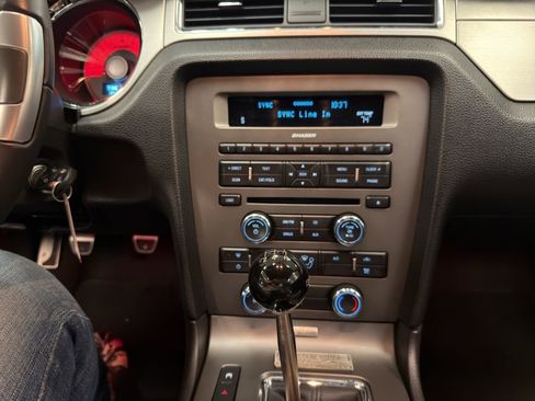 Used 2010 Ford Mustang GT Premium image 29