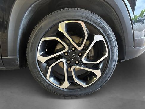 Used 2025 Chevrolet Trax RS w/ Sunroof Package FWD image 20
