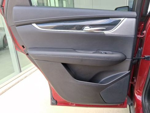 Used 2022 Cadillac XT5 Premium Luxury w/ LPO, ONYX Package image 16