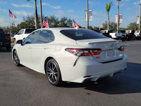 Used 2024 Toyota Camry SE w/ Cold Weather Package image 9