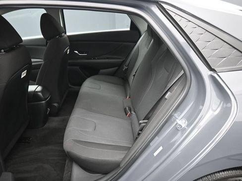 Certified 2025 Hyundai Elantra SE FWD image 20