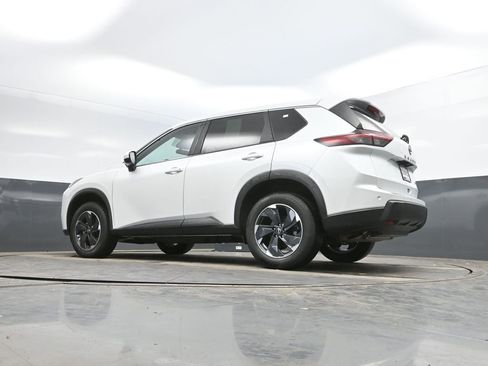Used 2025 Nissan Rogue SV AWD/4WD image 35