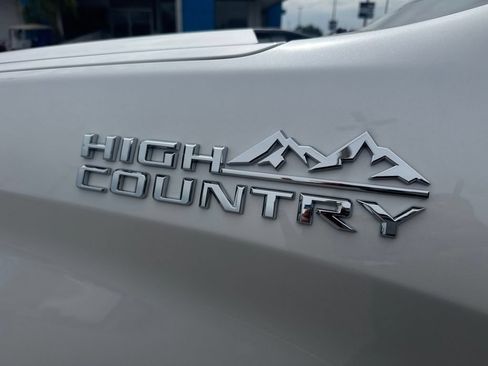 Used 2023 Chevrolet Silverado 1500 High Country w/ High Country Premium Package AWD/4WD image 6