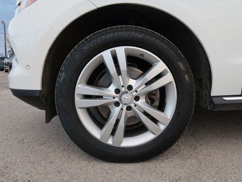 Used 2015 Mercedes-Benz ML 250 BlueTEC 4MATIC w/ Premium 1 Package image 45