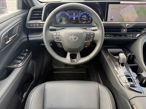 Certified 2025 Toyota Crown Signia AWD/4WD image 25