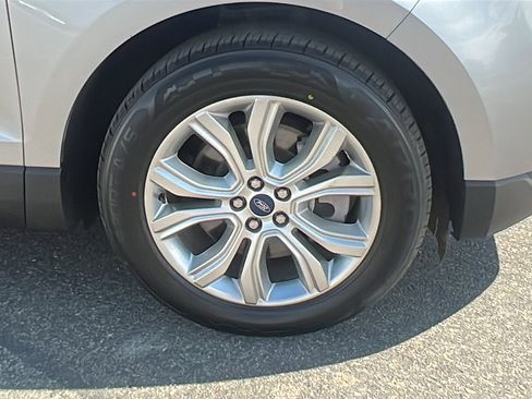Used 2022 Ford Edge Titanium image 9