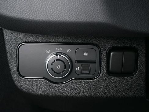 Used 2025 Mercedes-Benz Sprinter 2500 image 9