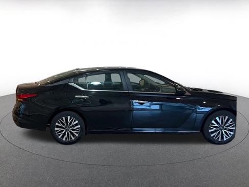 Used 2025 Nissan Altima 2.5 SV image 16