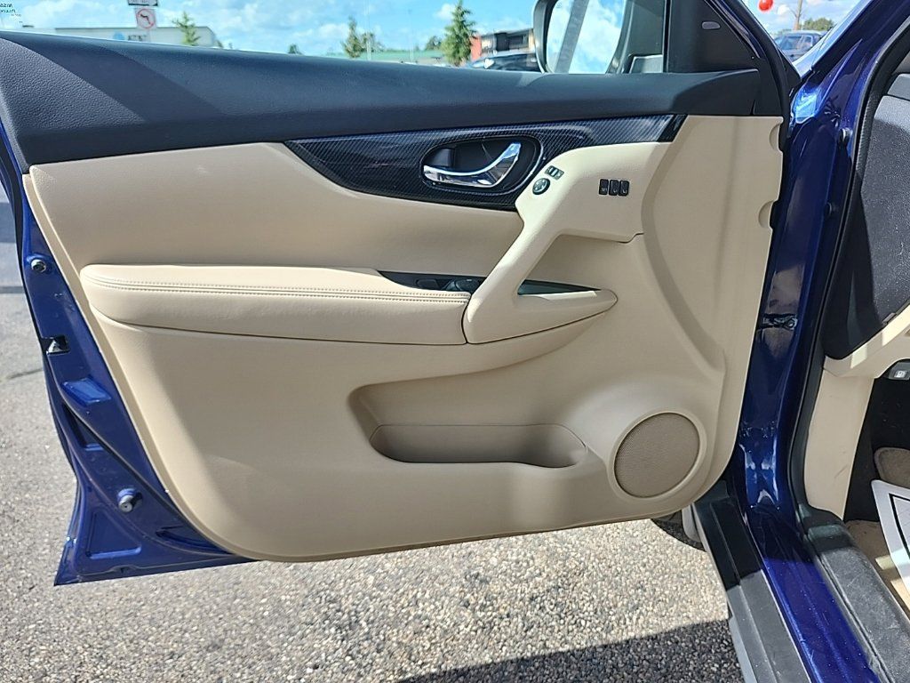 Used 2017 Nissan Rogue SL w/ SL Premium Package AWD/4WD image 8