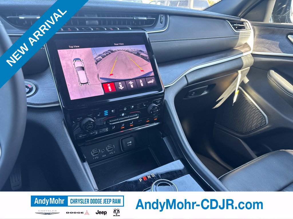 Used 2025 Jeep Grand Cherokee Limited w/ Luxury Tech Group II AWD/4WD image 11