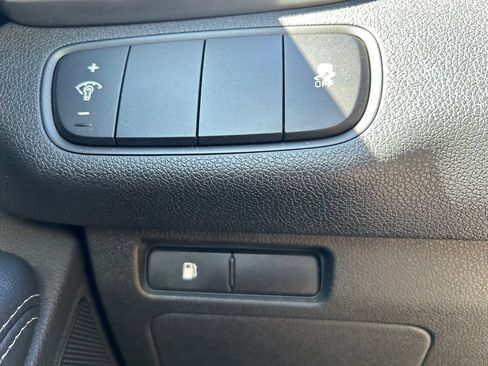 Used 2017 Kia Sorento LX w/ LX Convenience Package image 18