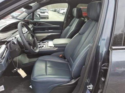 Used 2025 Cadillac Escalade IQ Luxury 2 w/ LPO, Premium Carpet Package image 4