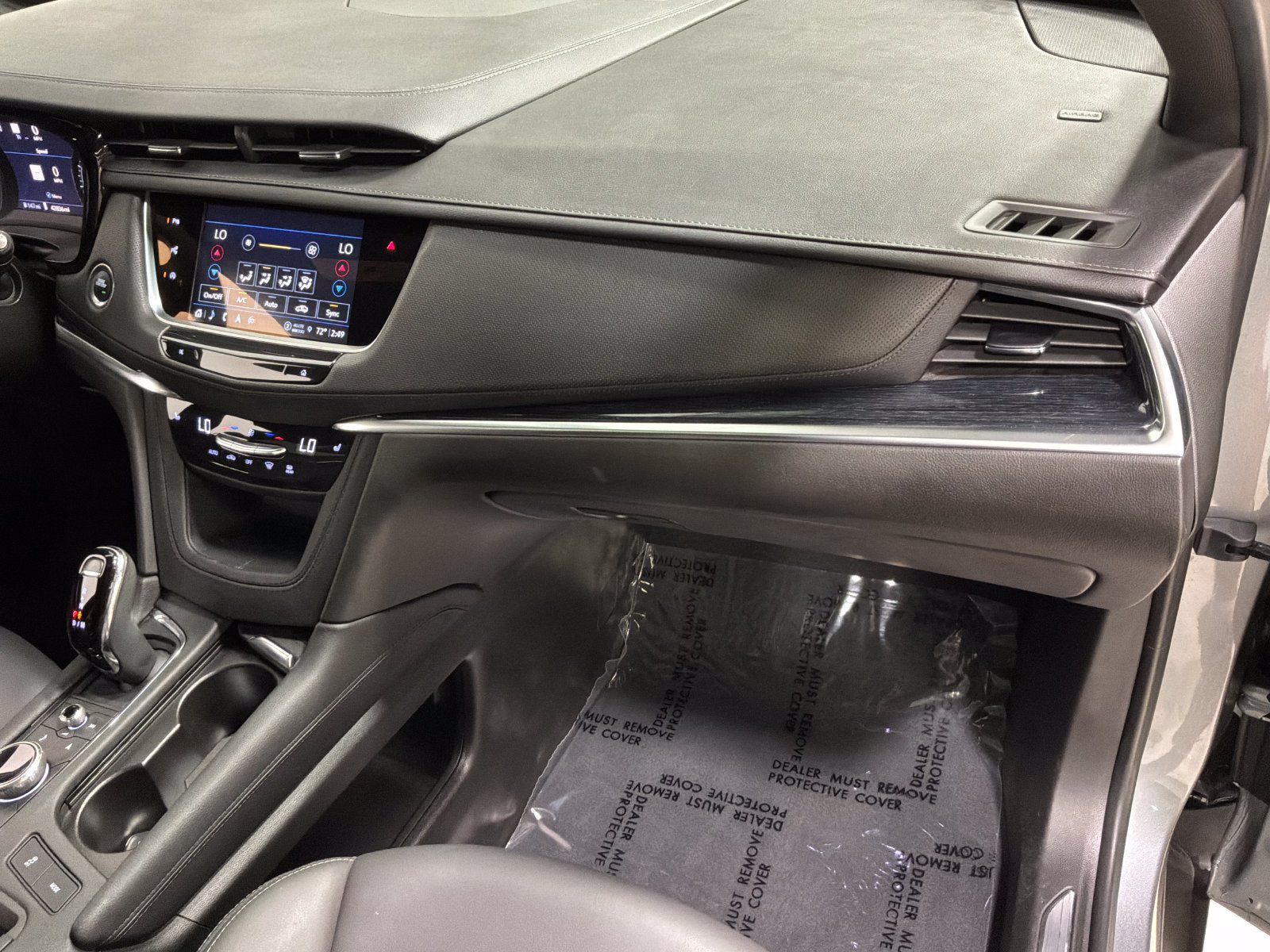 Used 2024 Cadillac XT5 Premium Luxury w/ Technology Package AWD/4WD image 17