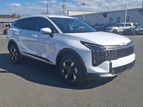 New 2026 Kia Sportage LX image 2