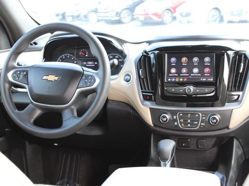 Used 2022 Chevrolet Traverse LS FWD image 26