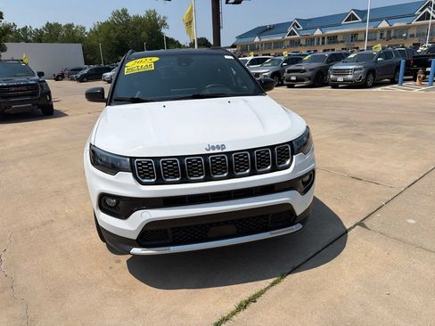 Used 2025 Jeep Compass Limited AWD/4WD image 4