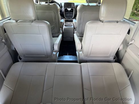 Used 2013 Chrysler Town & Country Limited w/ Luxury Group FWD image 88