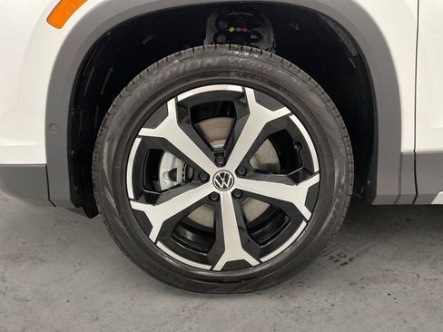 New 2025 Volkswagen Tiguan SE image 15