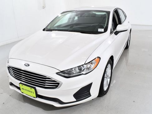 Used 2020 Ford Fusion SE image 2
