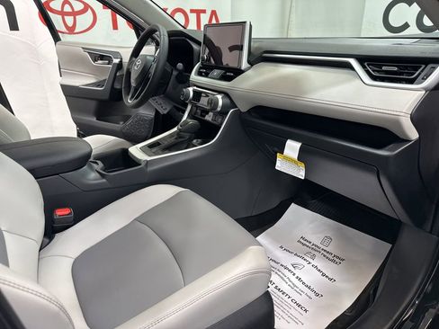 Used 2025 Toyota RAV4 XLE Premium image 11