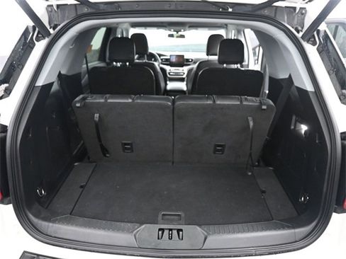 Used 2022 Ford Explorer XLT w/ Equipment Group 202A image 11
