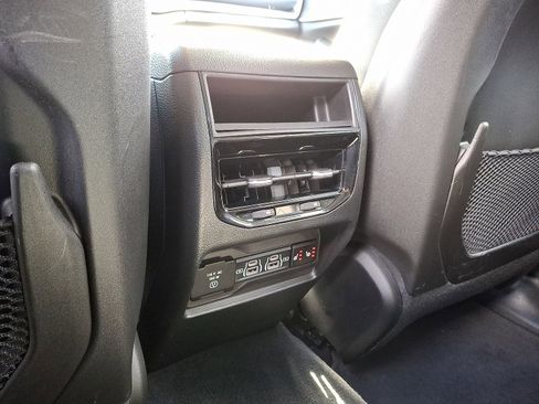 Used 2023 Jeep Grand Cherokee Limited w/ Black Appearance Package image 12