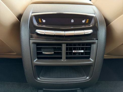 Used 2018 Cadillac XT5 Platinum AWD/4WD image 30
