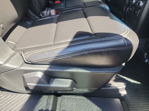 Certified 2022 Ford Explorer XLT w/ Equipment Group 202A AWD/4WD image 31