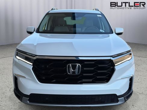 Used 2025 Honda Pilot Touring image 9