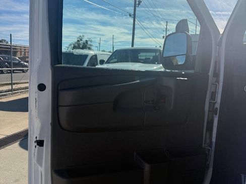 Used 2015 Chevrolet Express 2500 image 10
