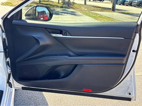 Used 2023 Toyota Camry SE FWD image 11